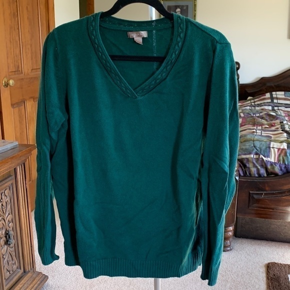 BEAUTIFUL Green VNeck Sweater Size XXL Perfect for the Holidays! EUC - Picture 1 of 4